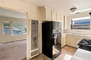 2913 W Chandler Blvd, Burbank, CA 91505 - Photo 12