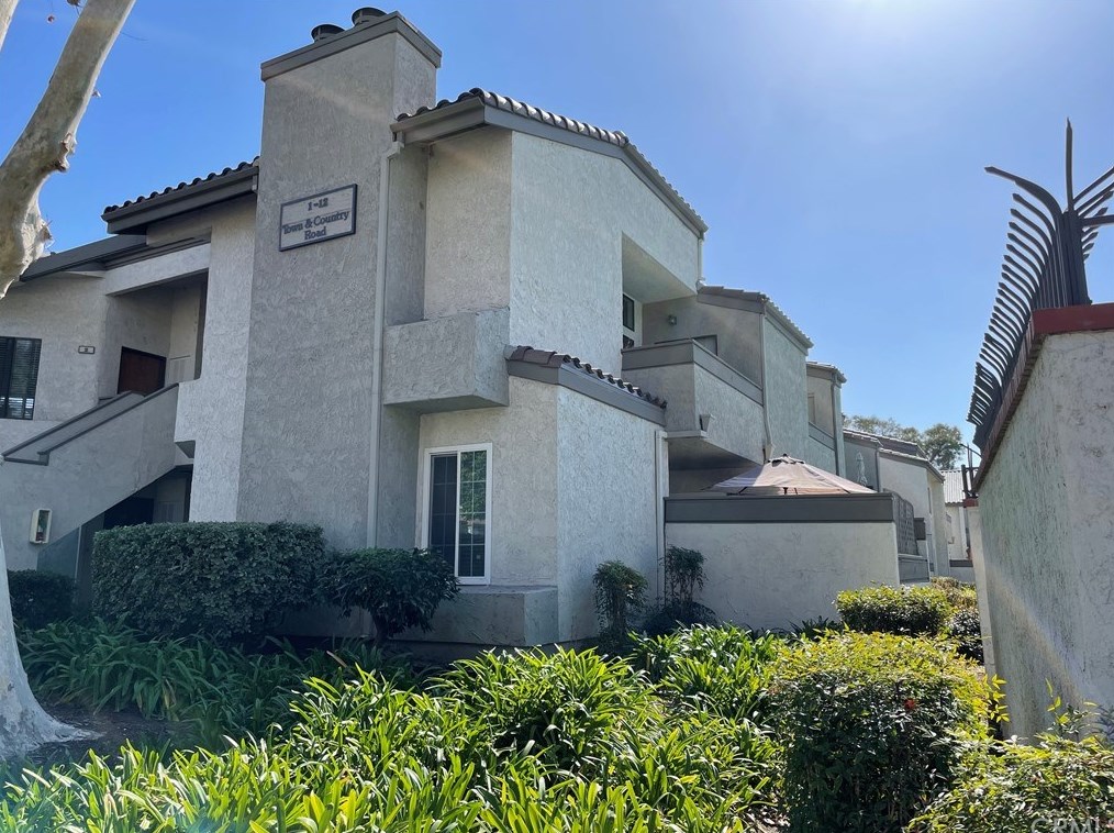 3 Town And Country Rd, Pomona, CA 91766-6613