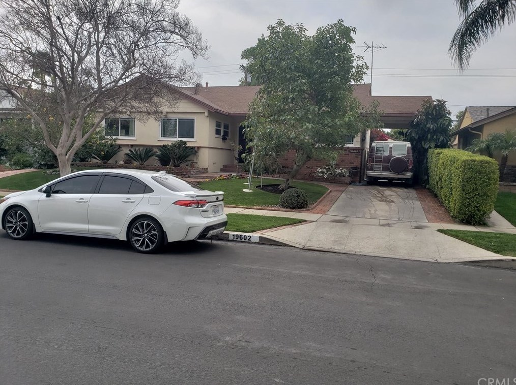 19602 Gilmore St, Los Angeles, CA 91335-5720