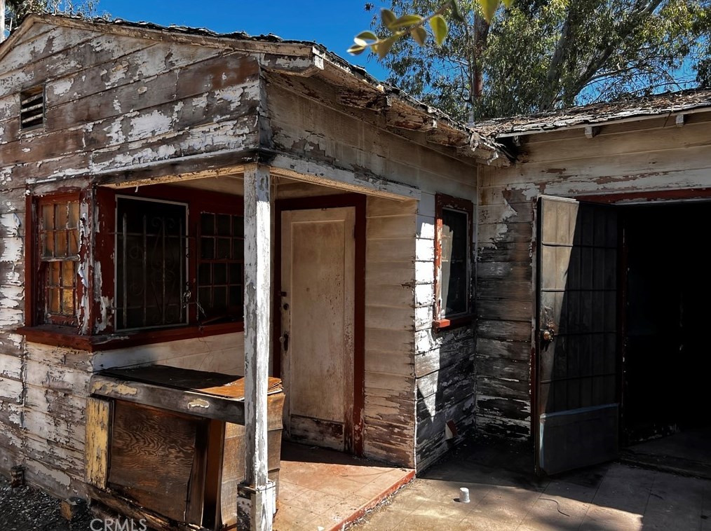 1800 Baxter St, Los Angeles CA  90026-1936 exterior