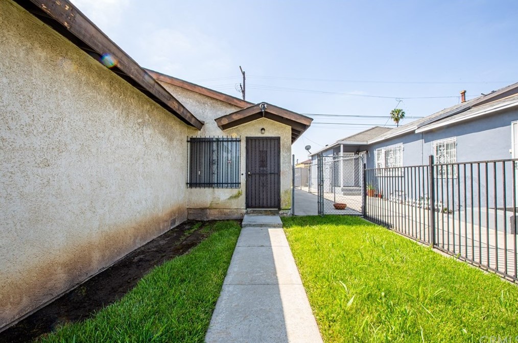 854 Imperial St, Los Angeles, CA 90059-1319