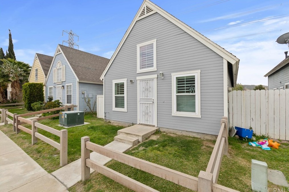 14605 Woodland Dr #13, Fontana, CA 92337