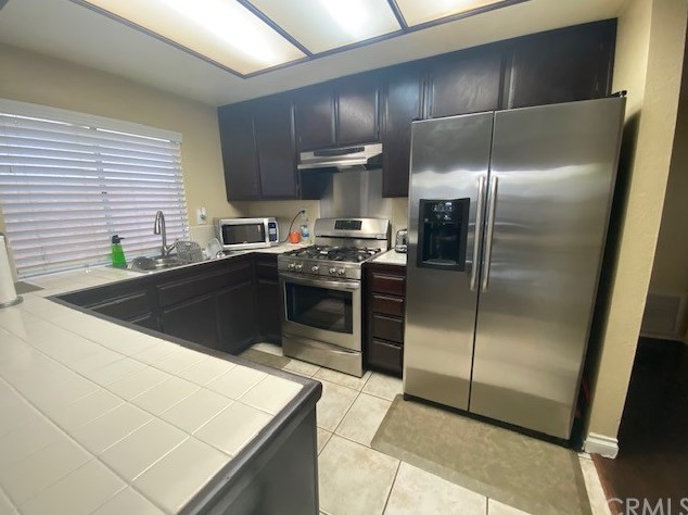 14118 Long View Dr, Fontana, CA 92337-8361