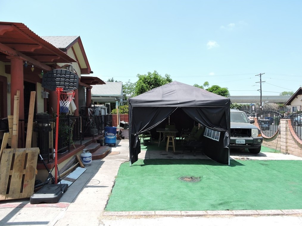336 49th St, Los Angeles, CA 90011-3932