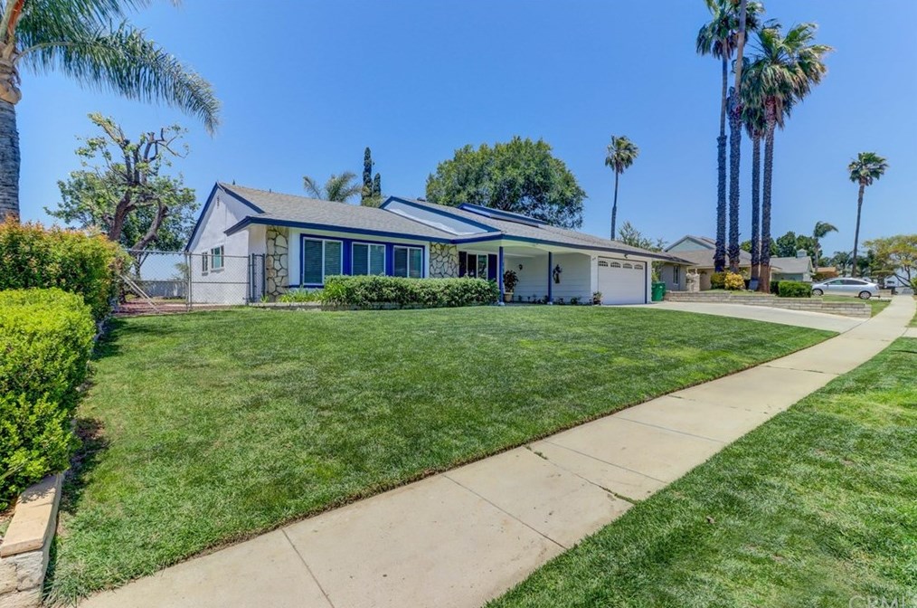 1048 Rolling Hills Dr, Corona, CA 92880-1252
