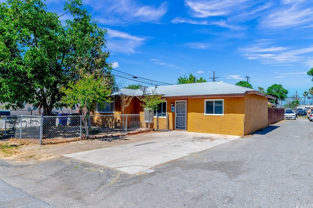 5581 Molino Way, Riverside CA  92509-6727 exterior