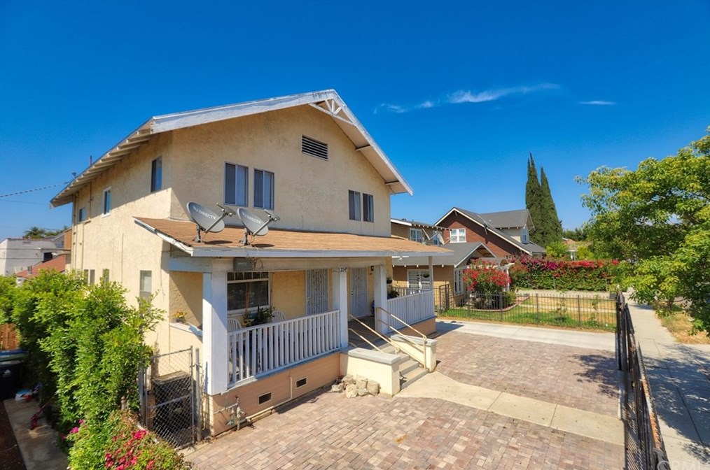 2047 Cambridge St, Los Angeles, CA 90006-4303