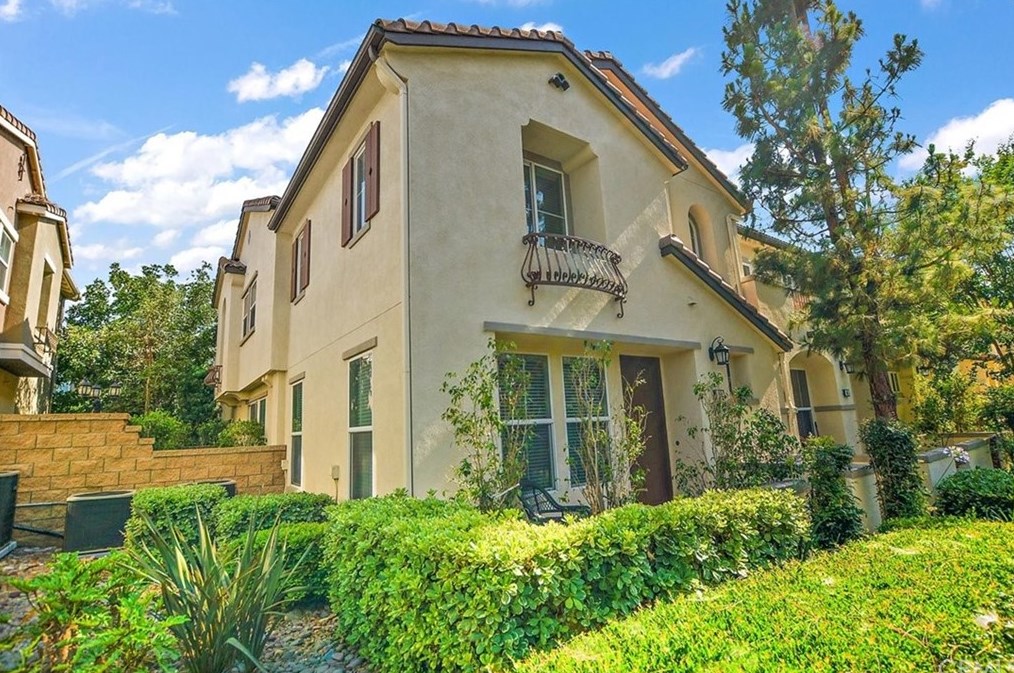 15723 Parkhouse Dr, Fontana CA  92336-6516 exterior