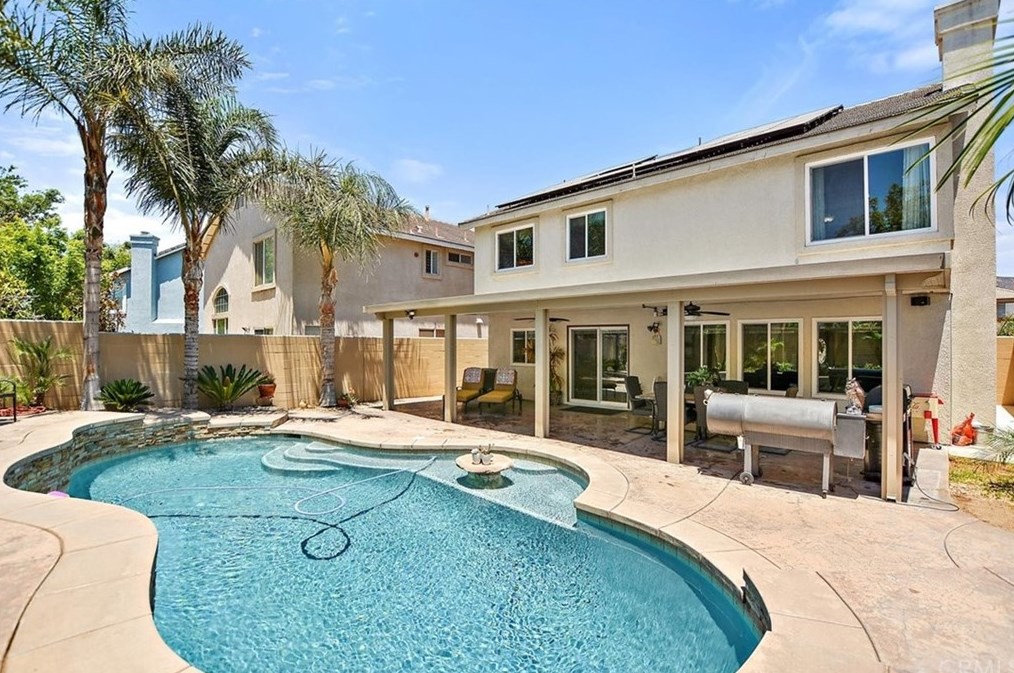 14997 Mustang Ln, Fontana, CA 92336-0171