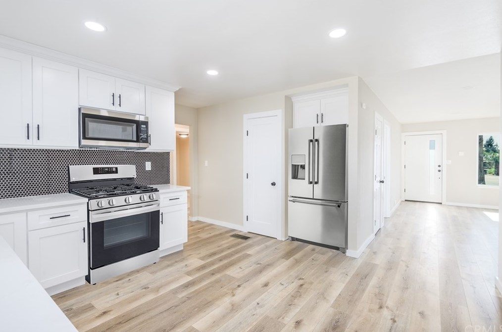 9446 Acacia Ave, Fontana CA  92335-5887 exterior