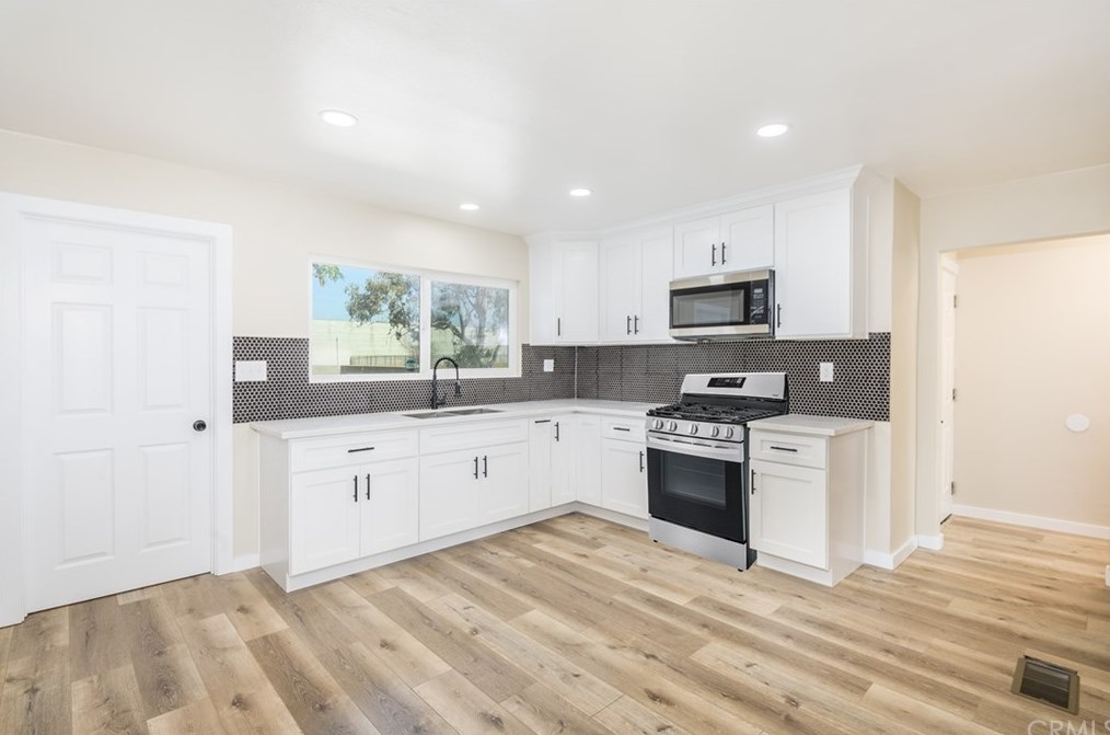 9446 Acacia Ave, Fontana CA  92335-5887 exterior