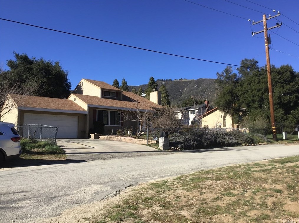 39811 Calle El Clavelito, Santa Clarita CA  91390-1050 exterior