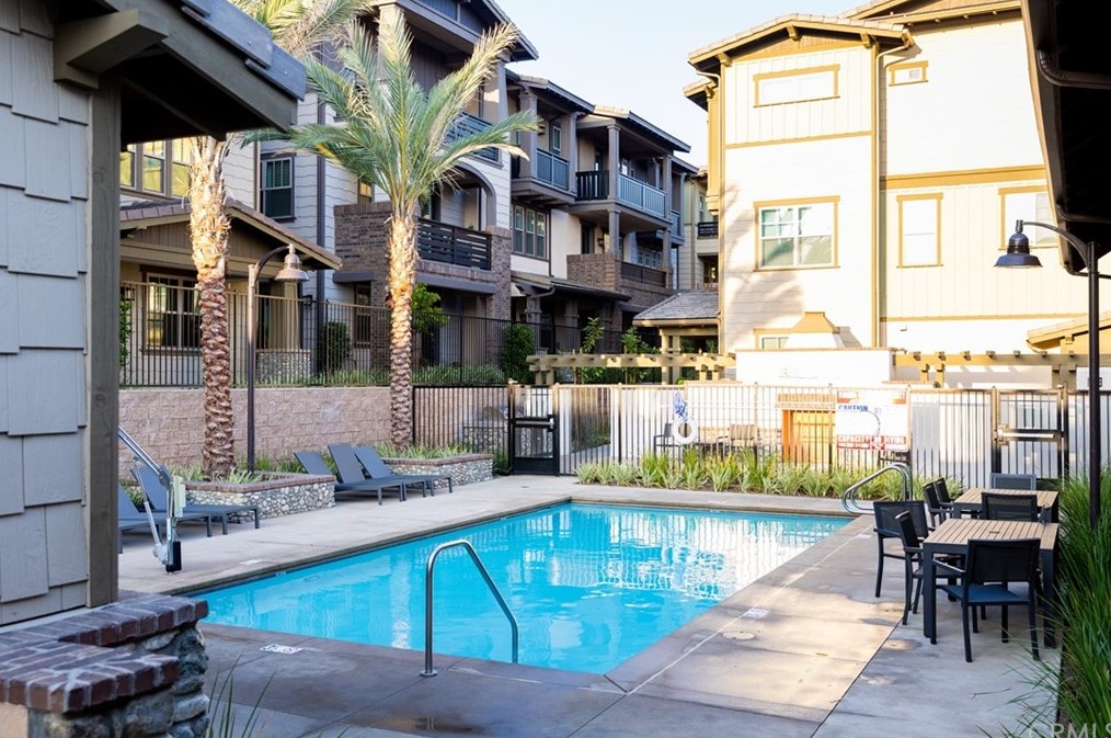 558 Baseline Rd, Claremont CA  91711-1609 exterior