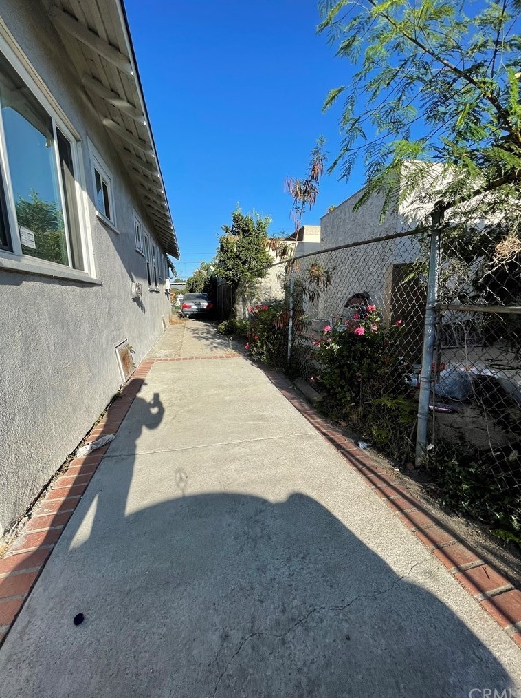 6414 Denver Ave, Los Angeles, CA 90044-5338