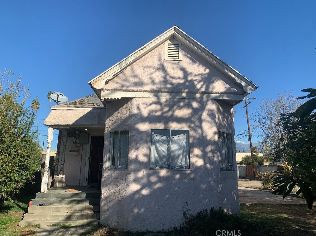 267 Monterey Ave, Pomona CA  91767-5421 exterior