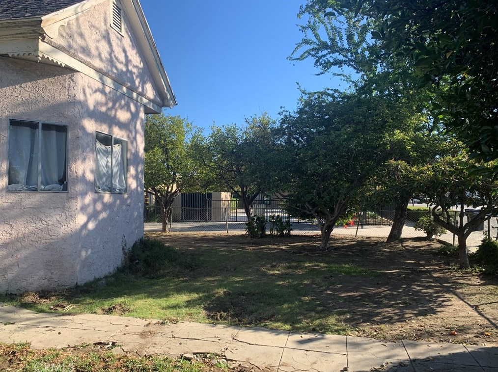 267 Monterey Ave, Pomona CA  91767-5421 exterior