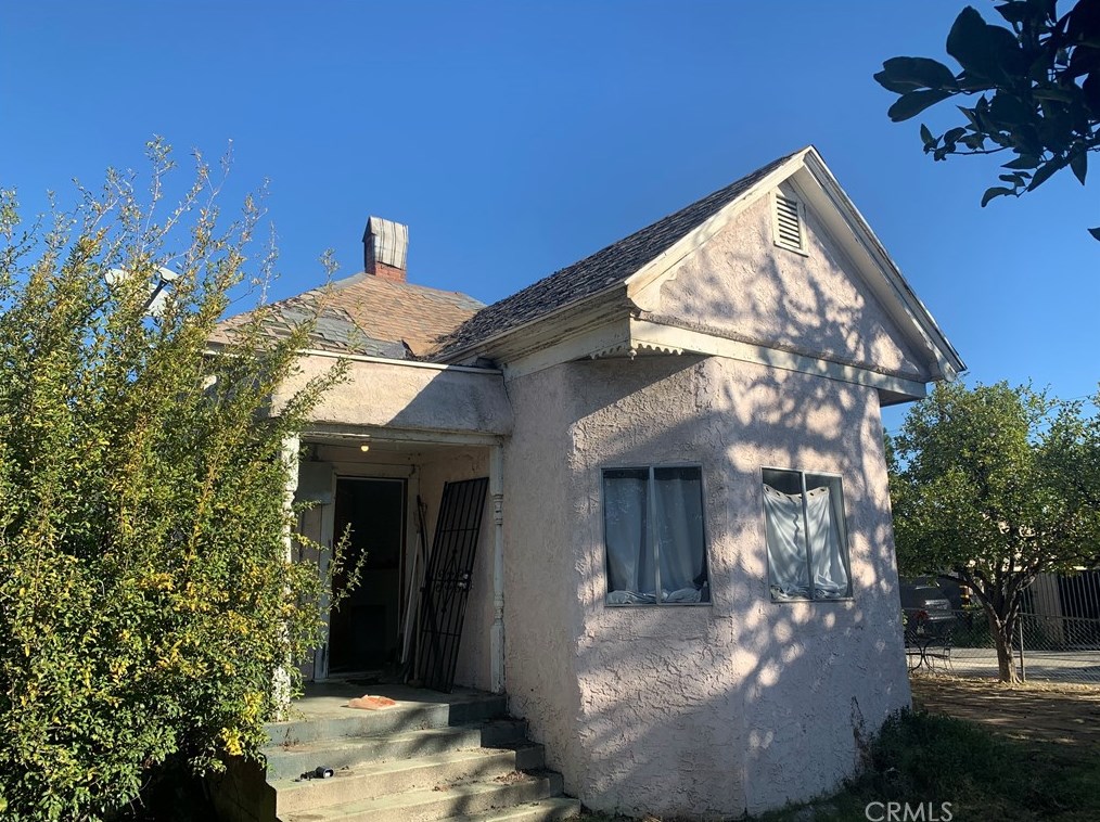 267 Monterey Ave, Pomona CA  91767-5421 exterior