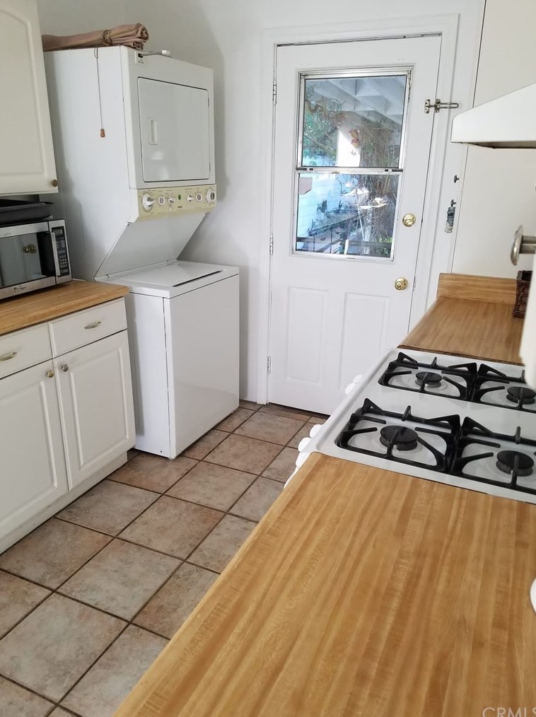 19140 Welby Way, Los Angeles CA  91335-5024 exterior