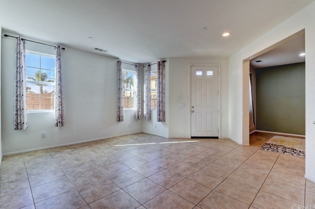 16129 Plum St, Fontana, CA 92336-1418