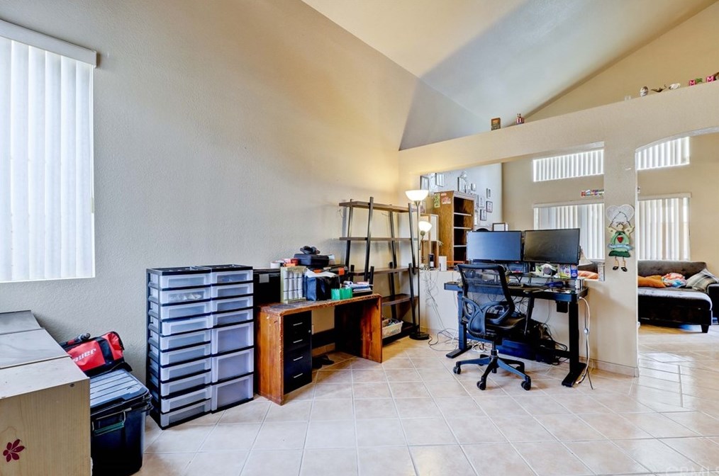11528 Sheffield Rd, Fontana, CA 92337-9011