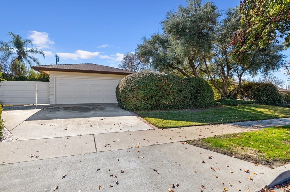 982 Richmond Dr, Claremont, CA 91711-3348