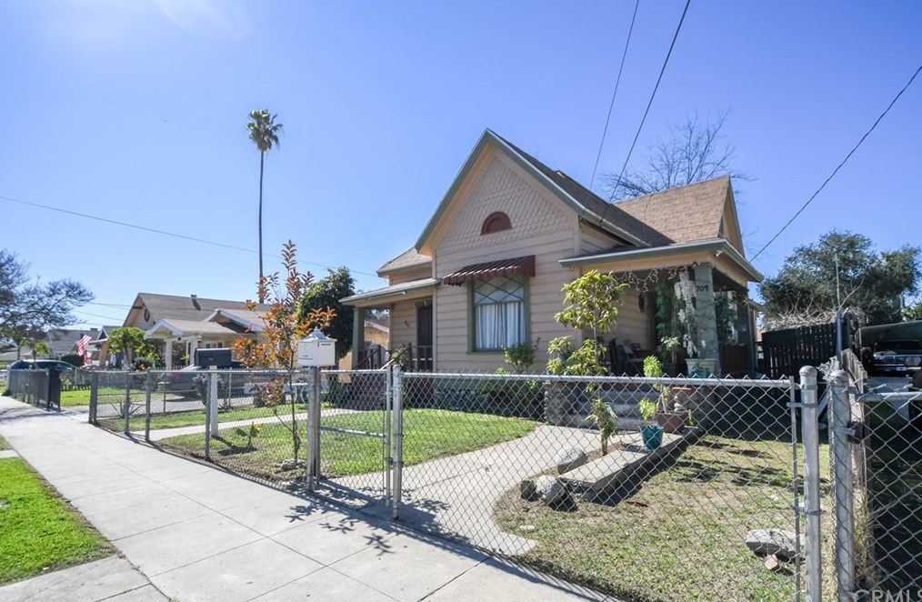 707 Wisconsin St, Pomona, CA 91768