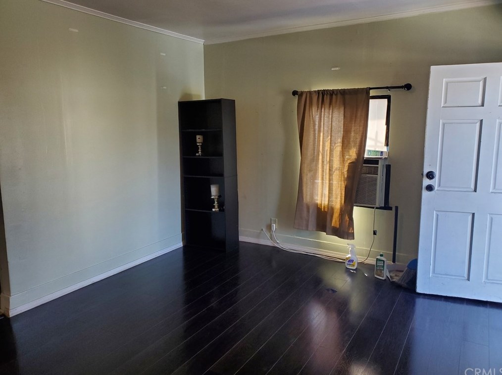 1200 Kingsley Dr, Los Angeles, CA 90006-3116