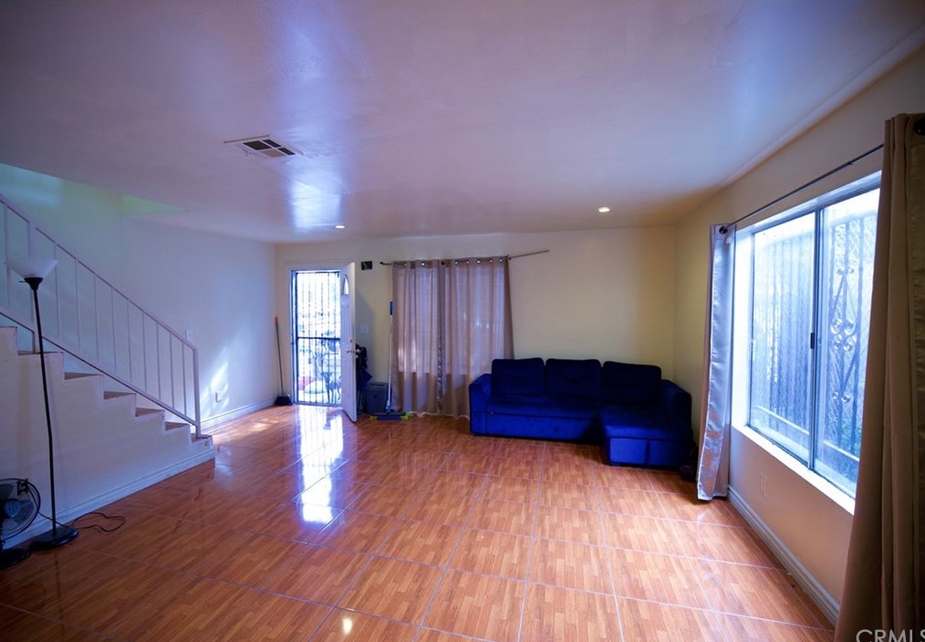 8755 S San Pedro St, Los Angeles, CA 90003