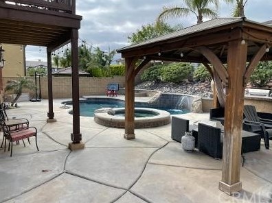 15218 Pine Bluff Ln, Fontana, CA 92336-1015