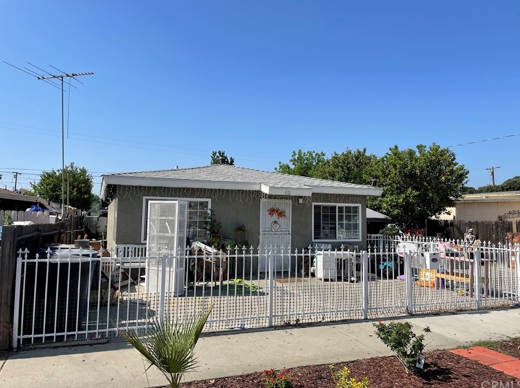 832 7th St, Pomona, CA 91766-2906