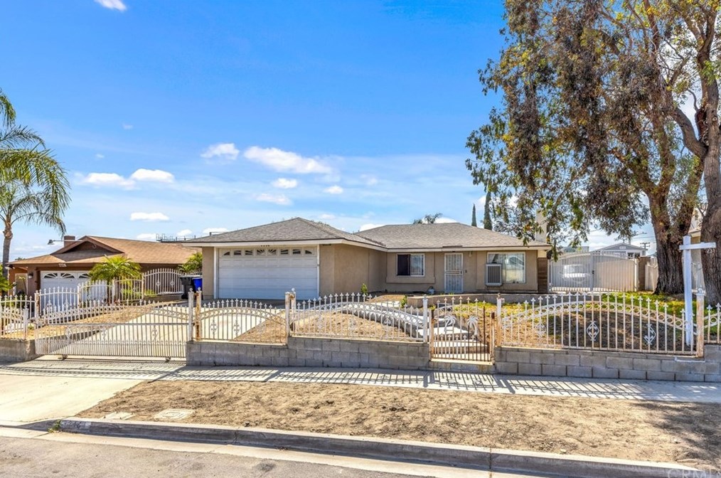 7714 Acacia Ave, Fontana, CA 92336-2602