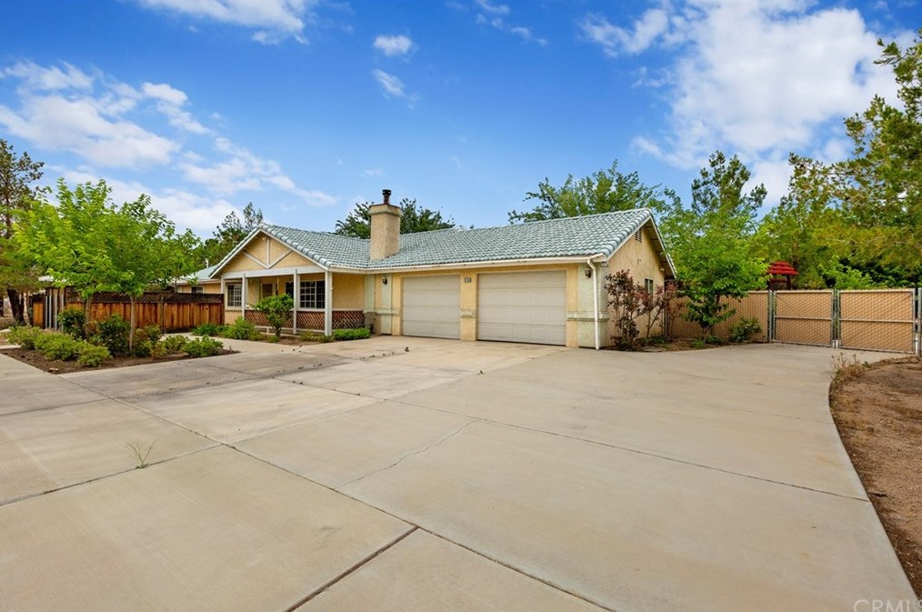 16135 Palm St, Hesperia, CA 92345