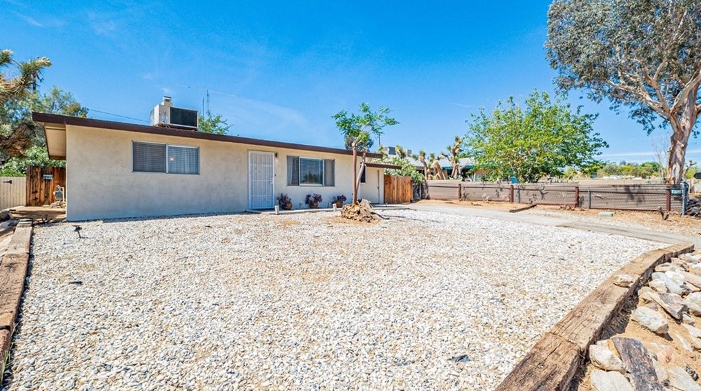 61503 Sunburst Dr, Joshua Tree CA  92252-2452 exterior