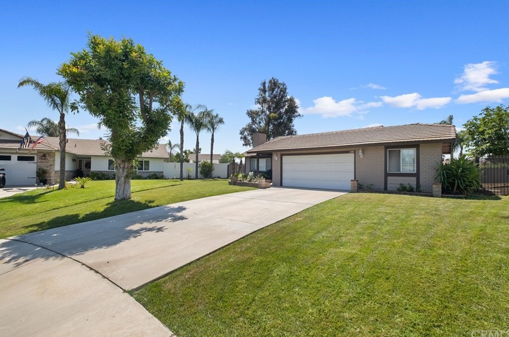 2180 Miles Ct, Colton, CA 92324