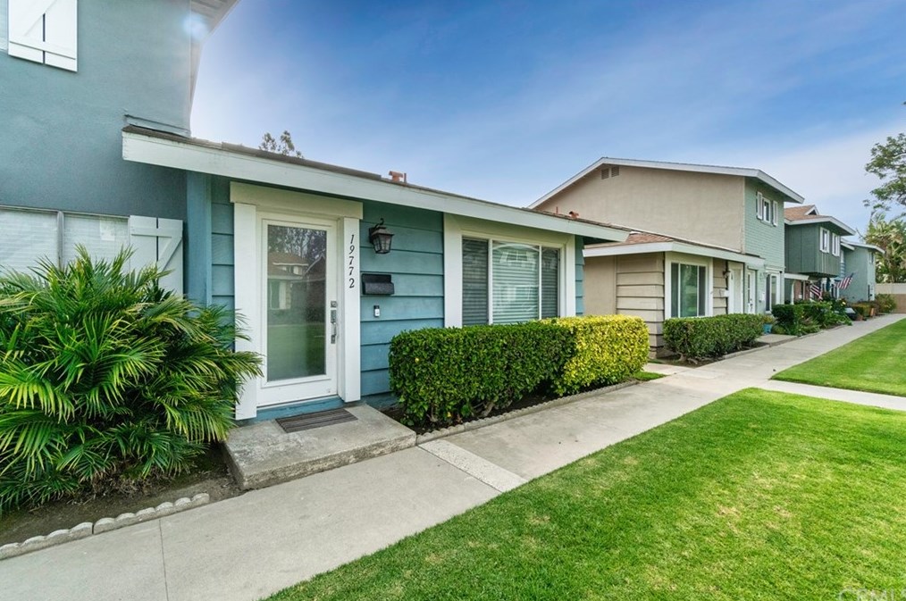 19772 Cambridge Ln, Huntington Beach, CA 92646-4217