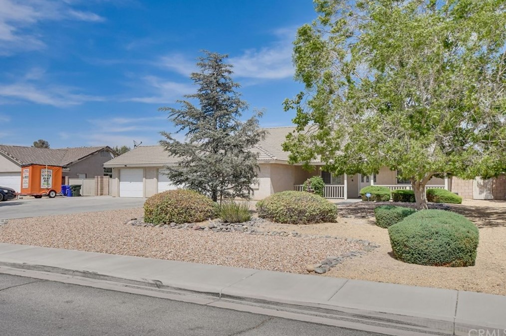 13847 Ivanpah Rd, Apple Valley, CA 92307-6018