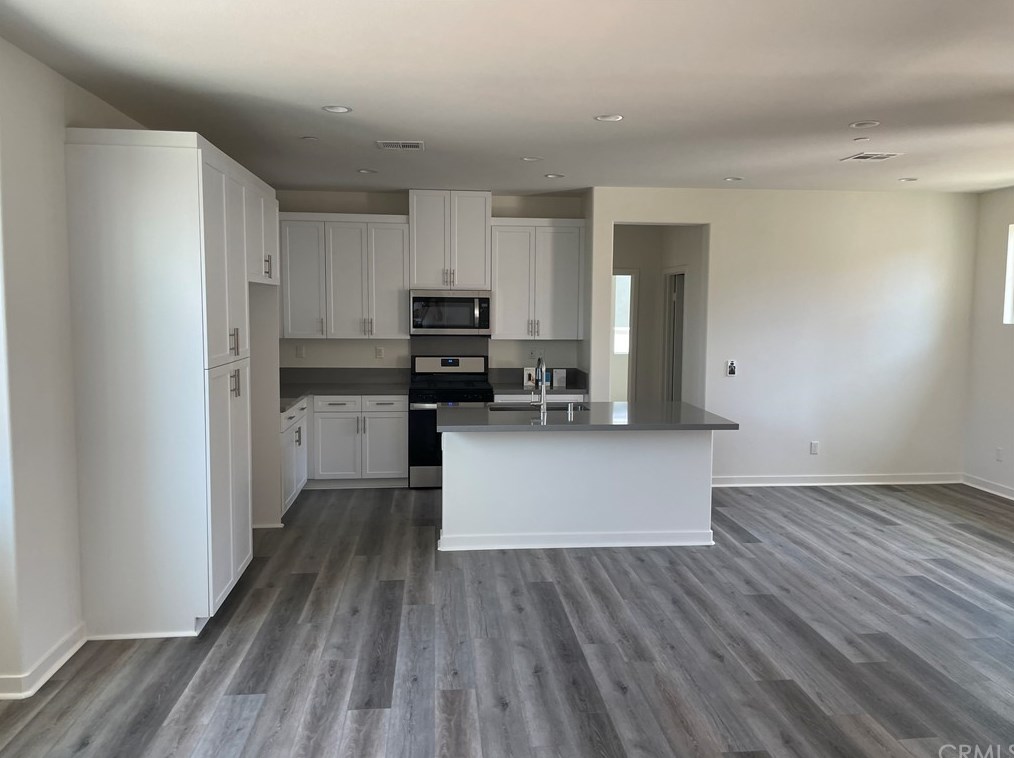 15974 Parkhouse Dr, Fontana, CA 92336