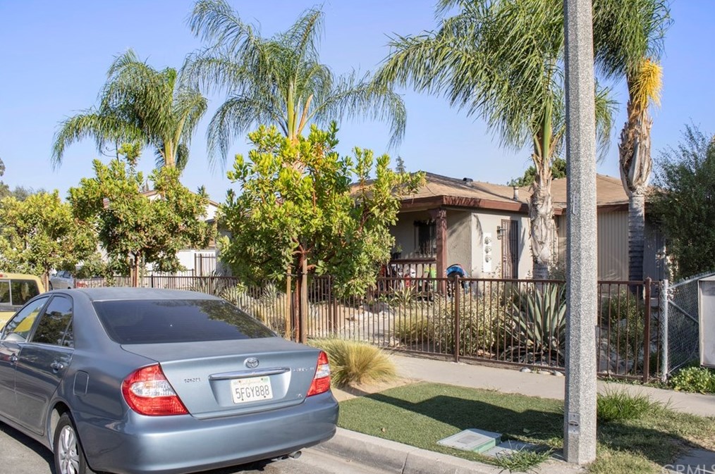 523 W Shamrock St, Rialto, CA 92376