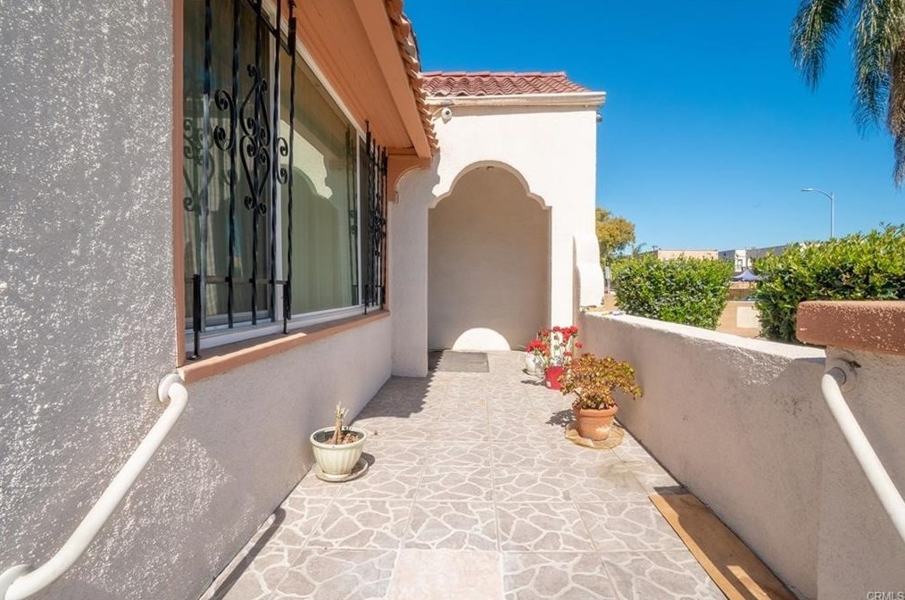 4227 Walton Ave, Los Angeles CA  90037-2427 exterior