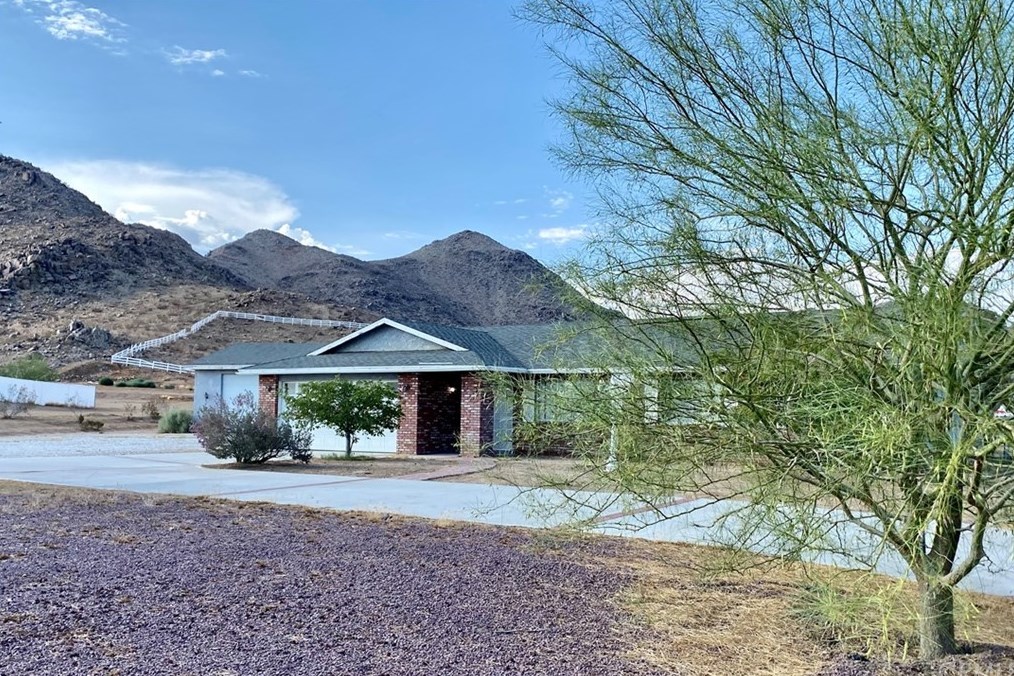 19822 Serrano Rd, Apple Valley, CA 92307-2607