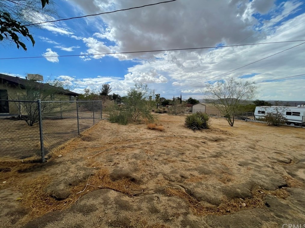 60450 Latham Trl, Joshua Tree CA  92252-2815 exterior