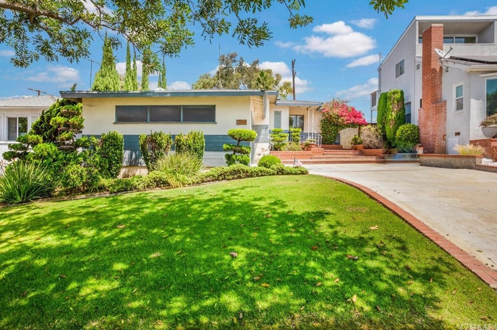 5879 74th St, Los Angeles, CA 90045-1721