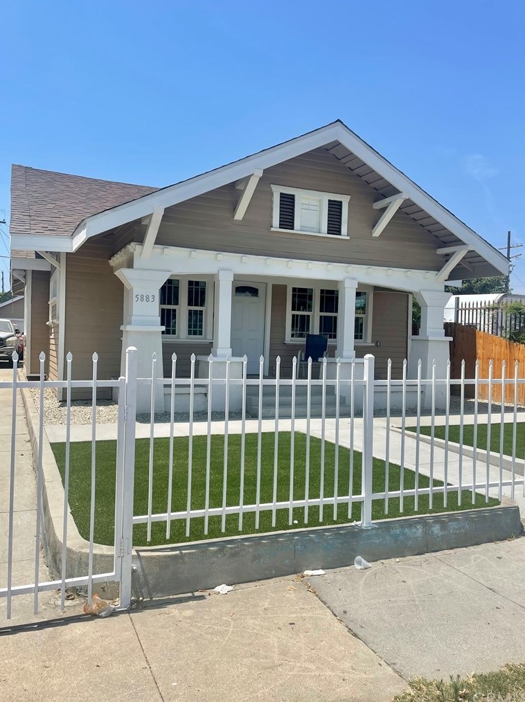 5883 Wall St, Los Angeles, CA 90003-1219