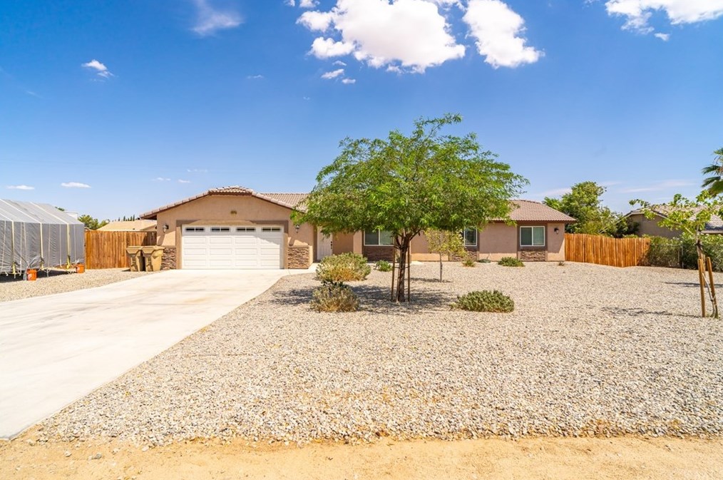 14070 Chestnut St, Hesperia, CA 92345-8006