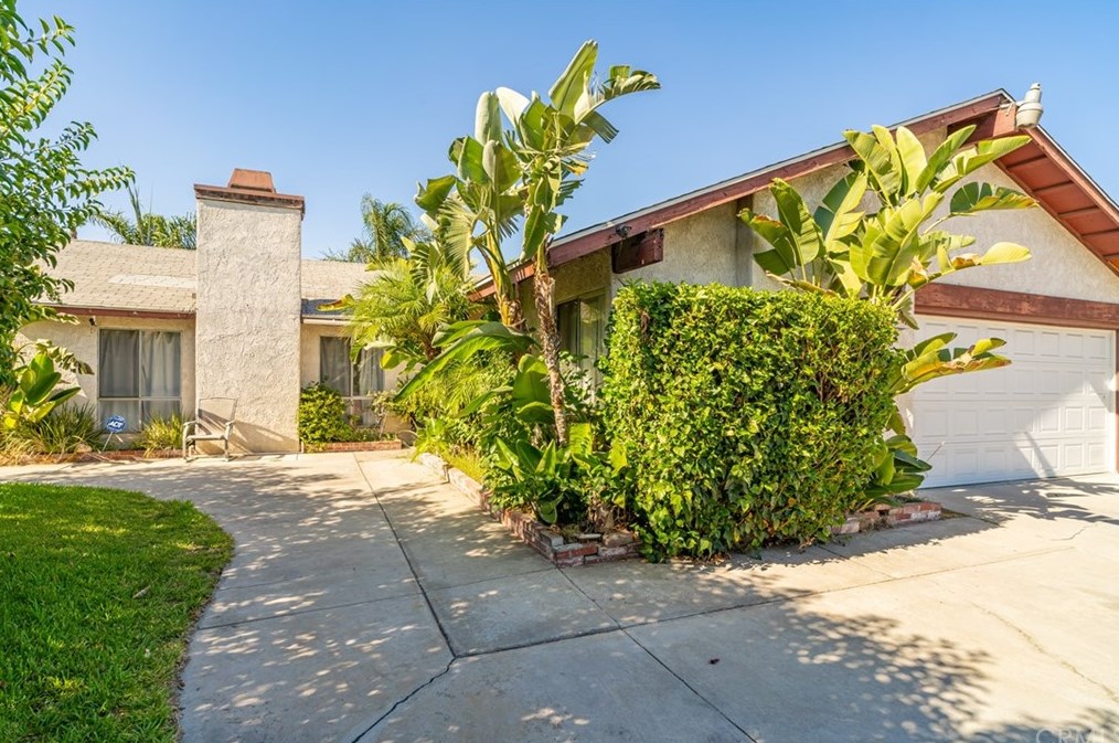 9914 Ironwood Ct, Fontana, CA 92335-6372