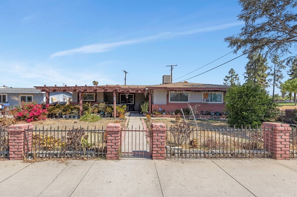818 Lugonia Ave, Redlands, CA 92374-2007