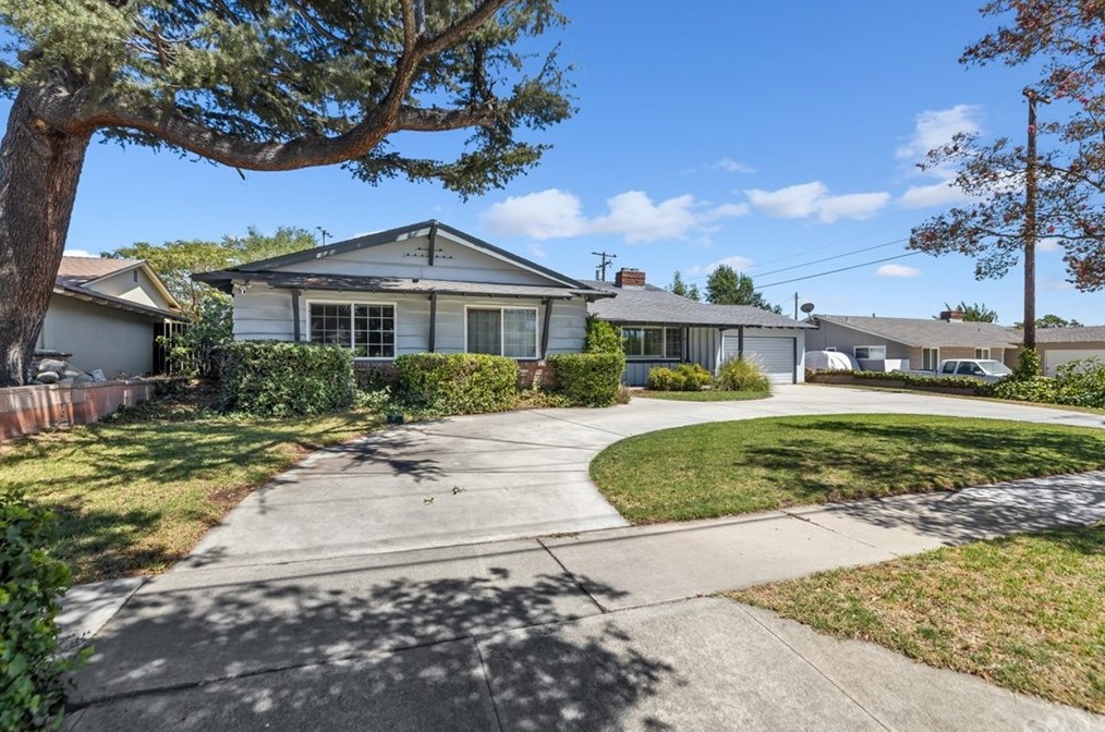 1532 Sumner Ave, Claremont, CA 91711-3034