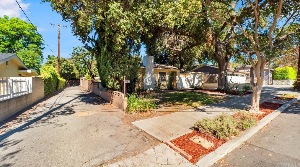 921 Berkeley Ave, Claremont CA  91711-4228 exterior