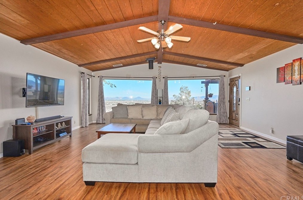 23033 Poppy Rd, Apple Valley, CA 92308-8560