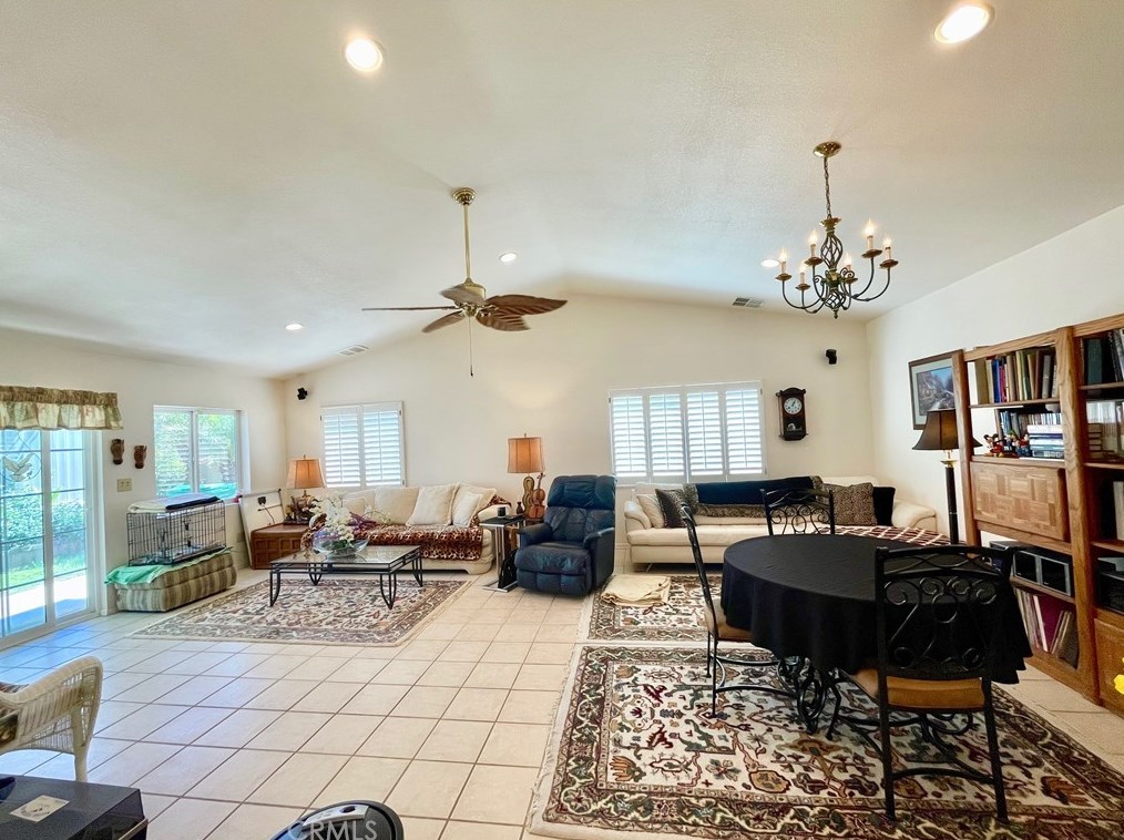 1114 Juniper Pl, Banning, CA 92220-1407